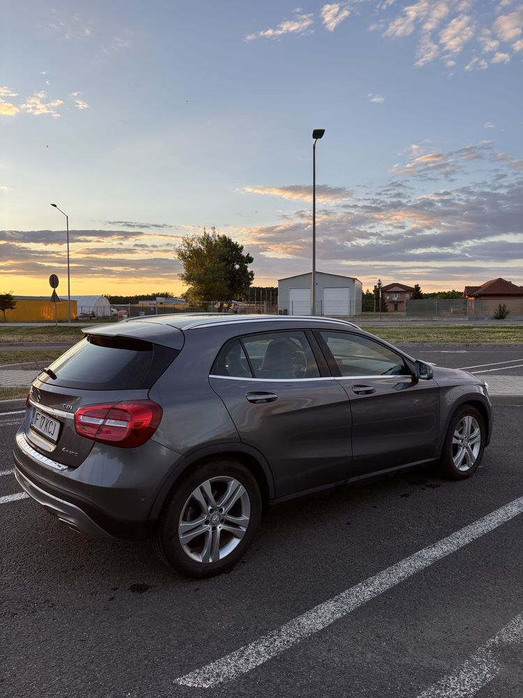 Mercedes Benz GLA 220 4Matic