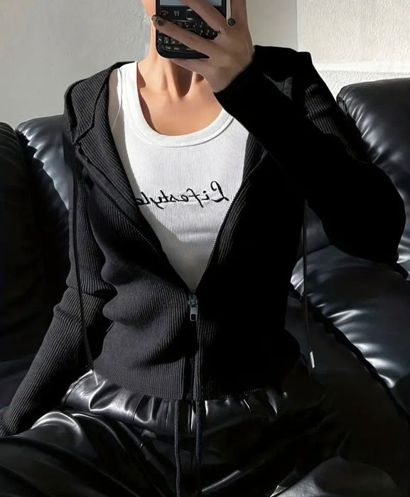 Bluza din catifea neagra