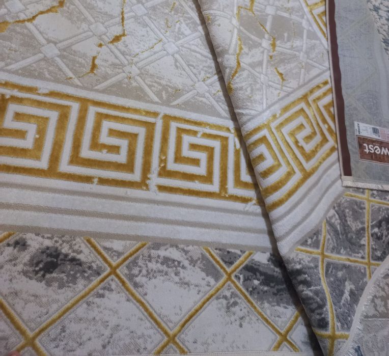 Продаёться ковры.