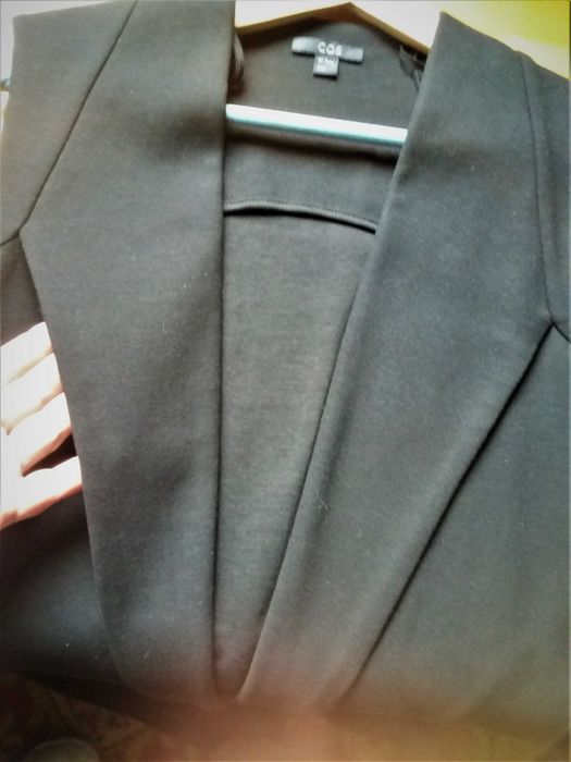 Vand vesta lunga dama, neagra (COS),  cu rever, eleganta si calduroasa