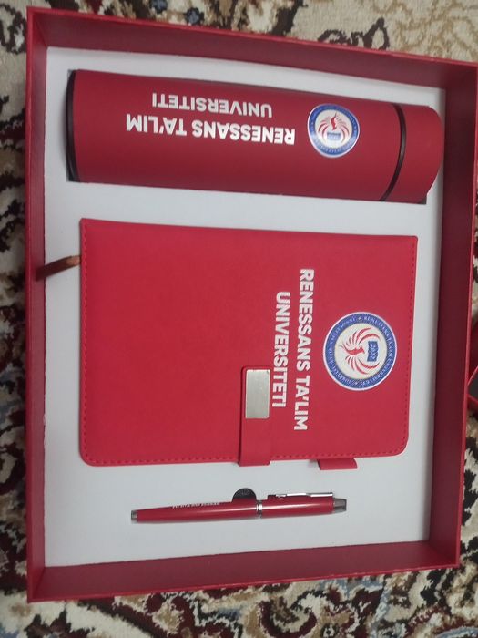 Блокнот, термос и ручка