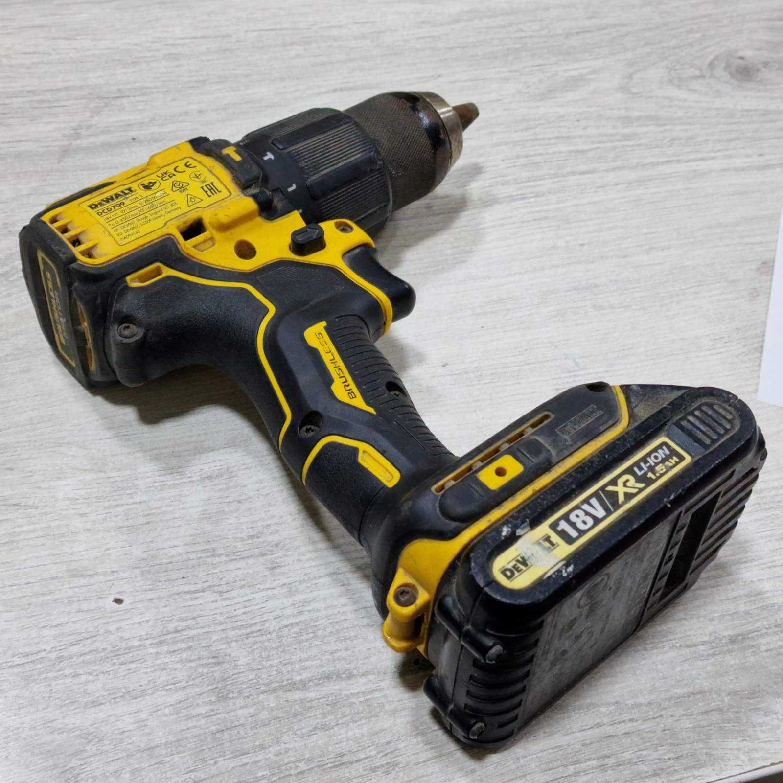 Безчетков Винтоверт Dewalt DCD709