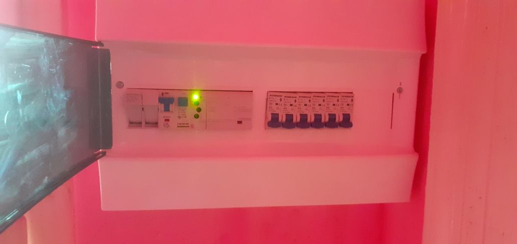 Electrician calificat / instalatii electrice PFA