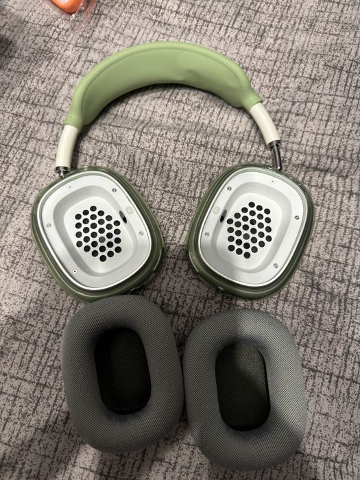 Airpods max green first gen (lightning)