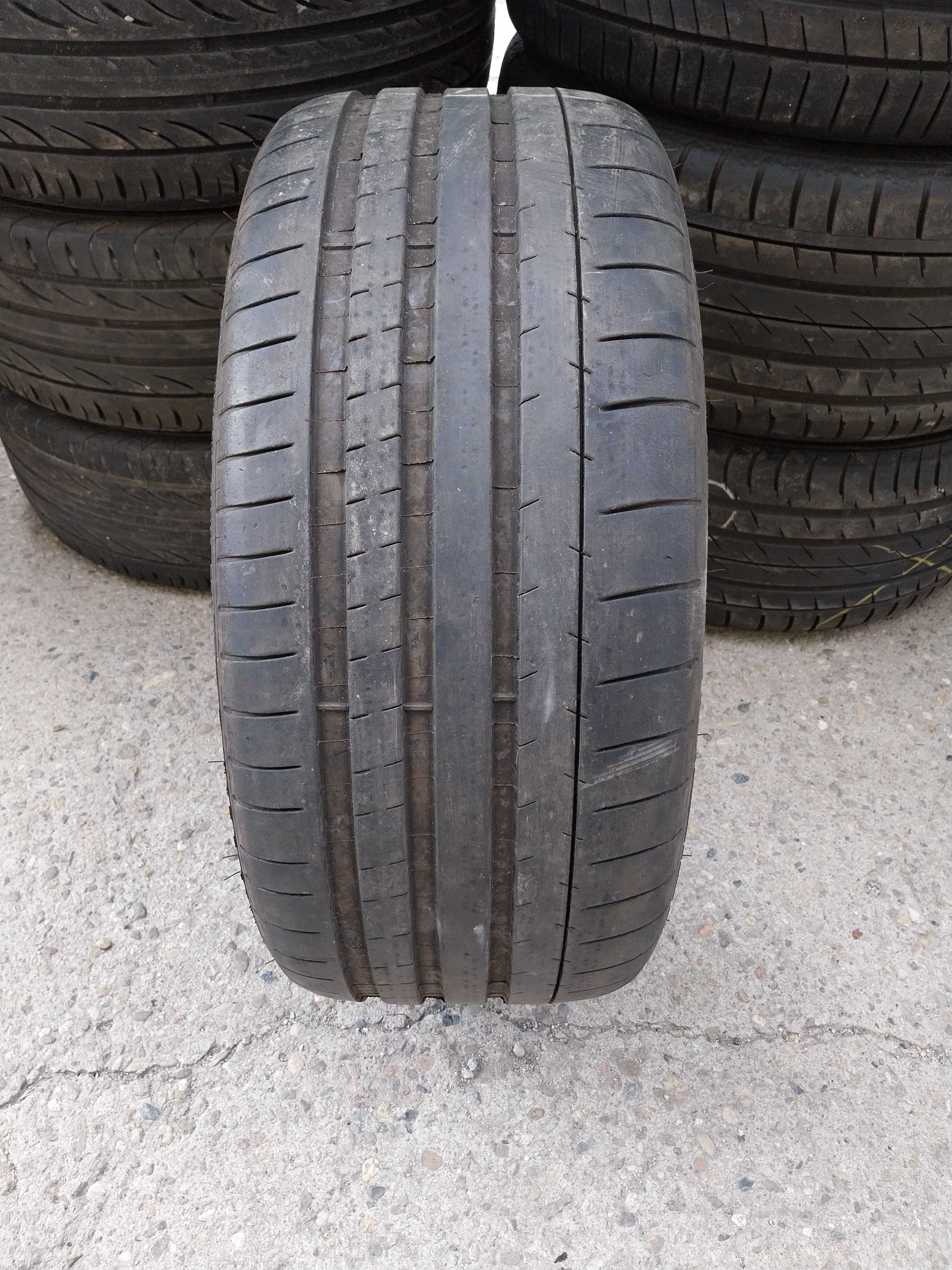 1xAnvelopa second vară 245 35 R21 Michelin