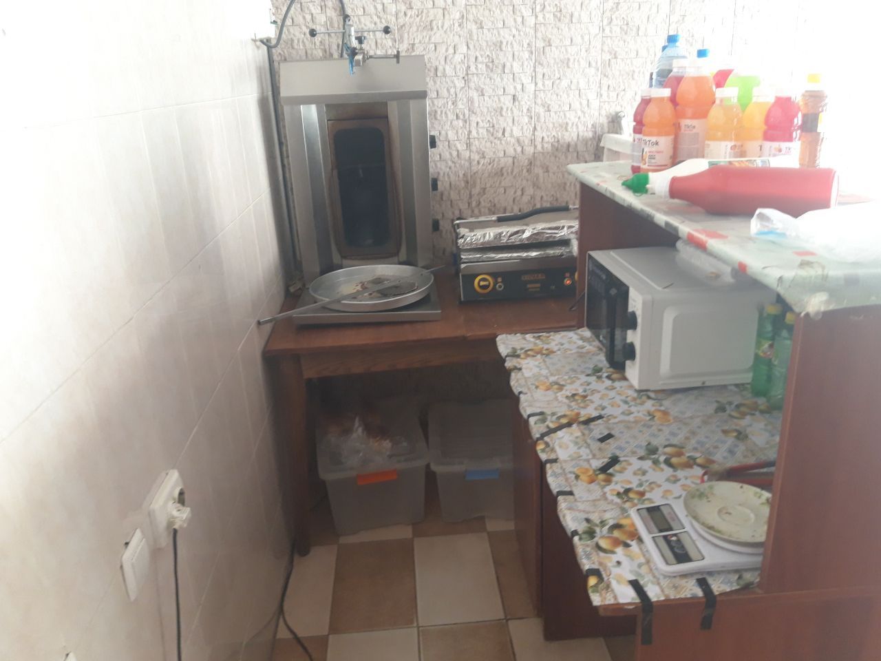 kanechka yangi bozorchasida barcha qulayliklariga ega oshxona sotilad