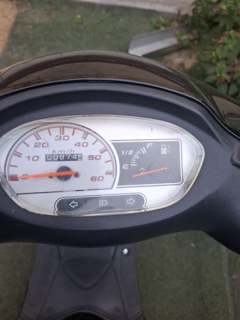 150cc skuter yengidek turuptu