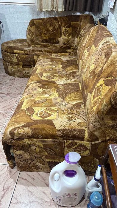 Подарявам разтегателен диван