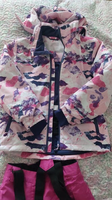 Продава се детски ски комплект 122-128