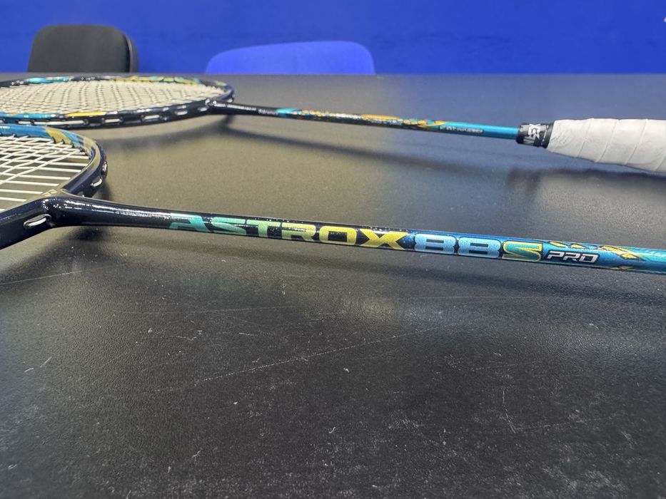 Бадминтон ракета Yonex Astrox 88s pro