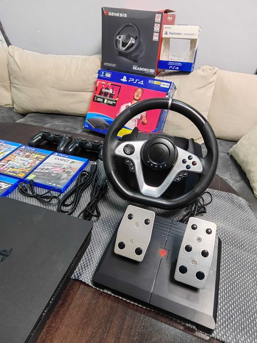 Playstation 4 + игри + волан и педали