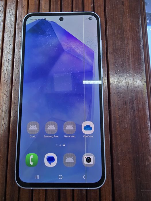 Телефон Samsung A55 8/256gb полоса на экране