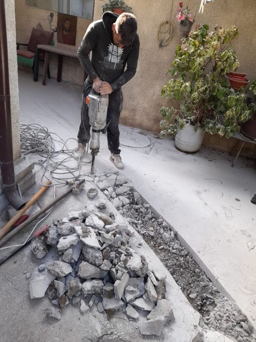 Executam retele de canalizare si apa