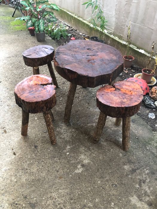 Masă rustică cu scaune