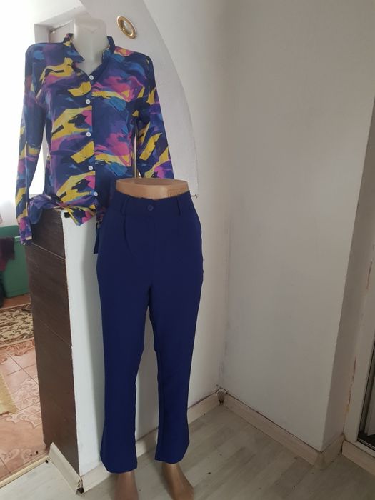 Costum elegant .