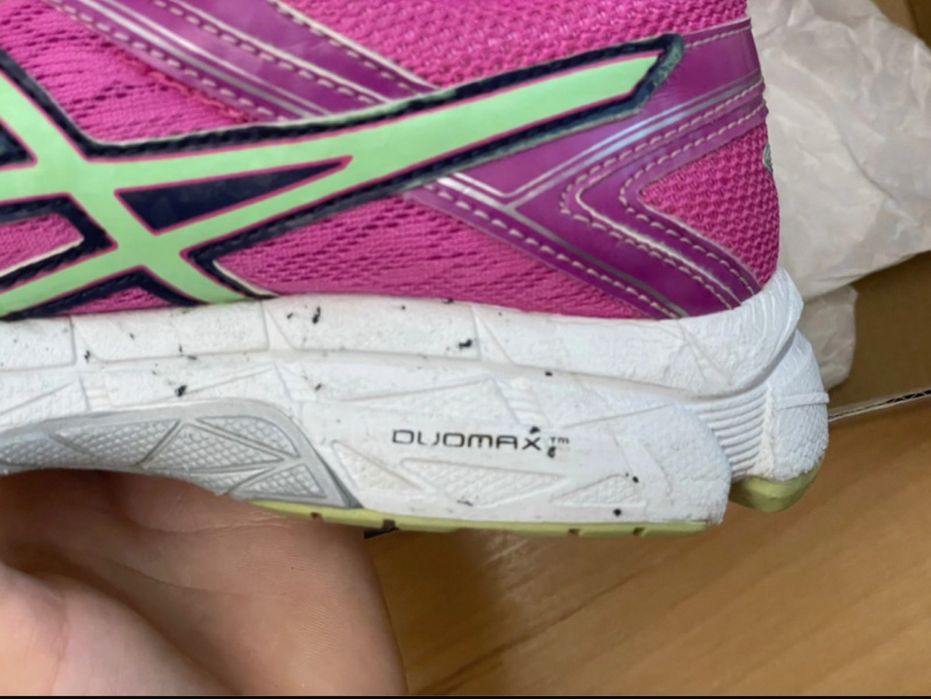 adidasi asics de alergare