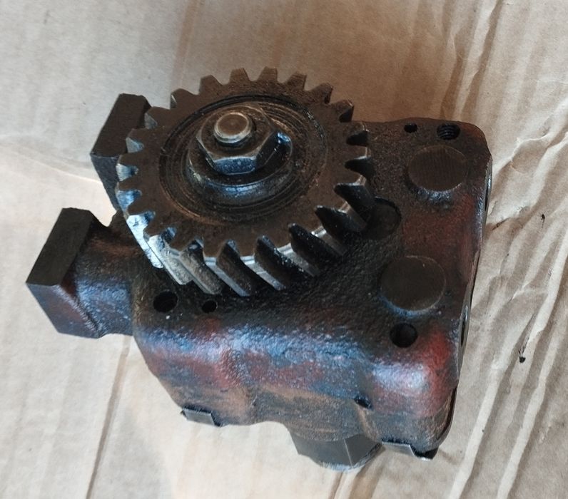 Маслен Помпа за Зетор Трактор  5211 - 6211 - 6245 - 7211 - 7245 - 7745