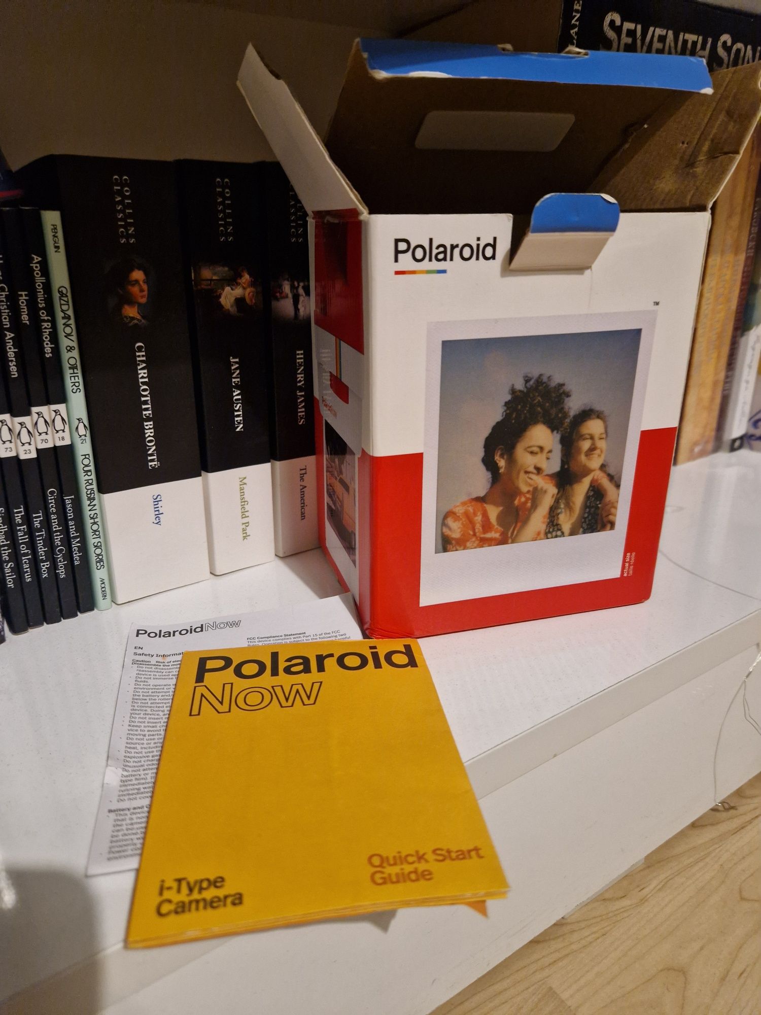 Polaroid Now фотоапарат за моментни снимки