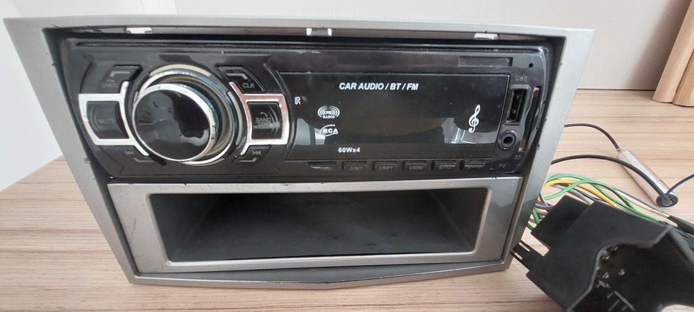 Opel Corsa волан,радио с USB/BT,адаптори, ключ светлини