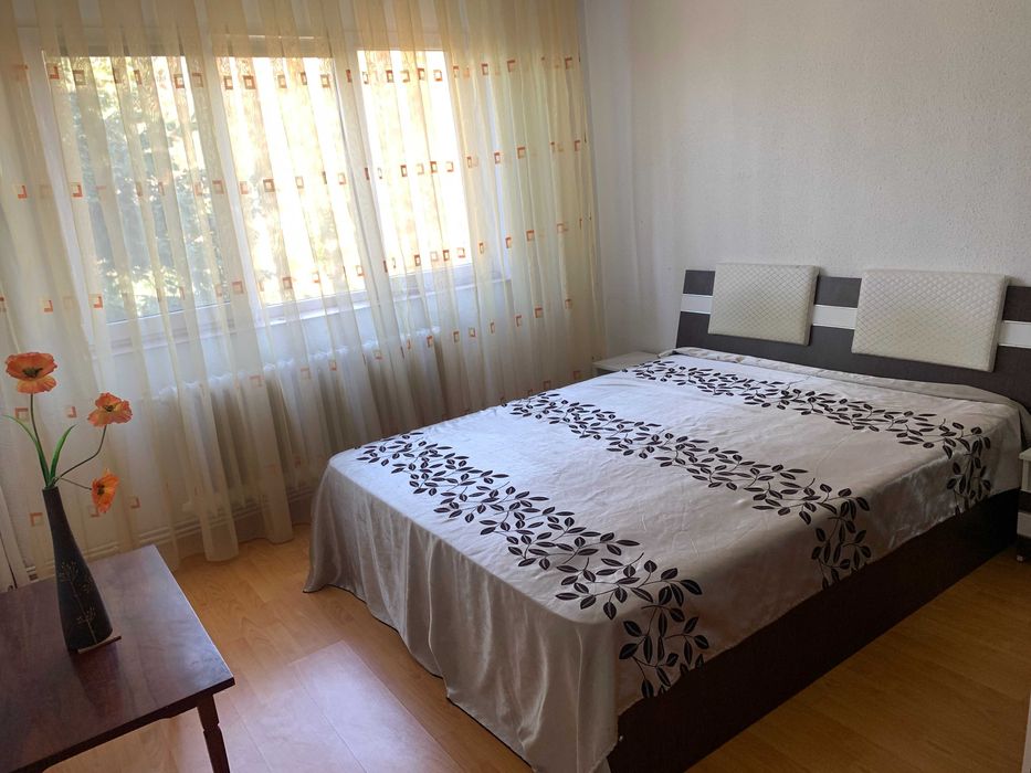 Persoana fizica vand apart. 2 cam. SD, zona Podu Ros, la 5min de Palas