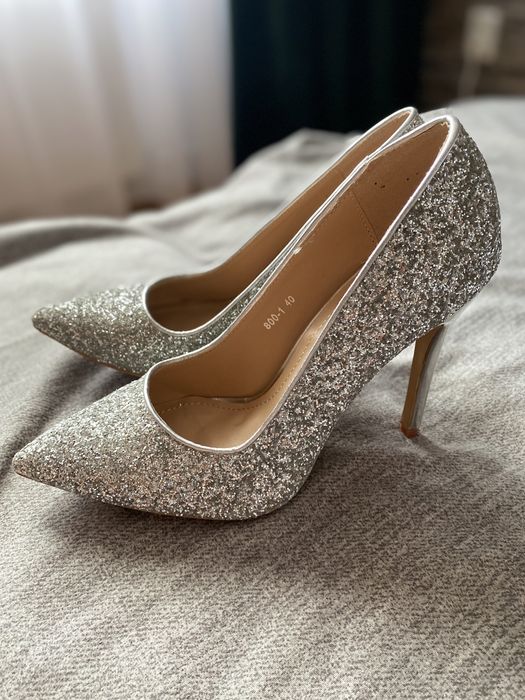 Pantofi stiletto