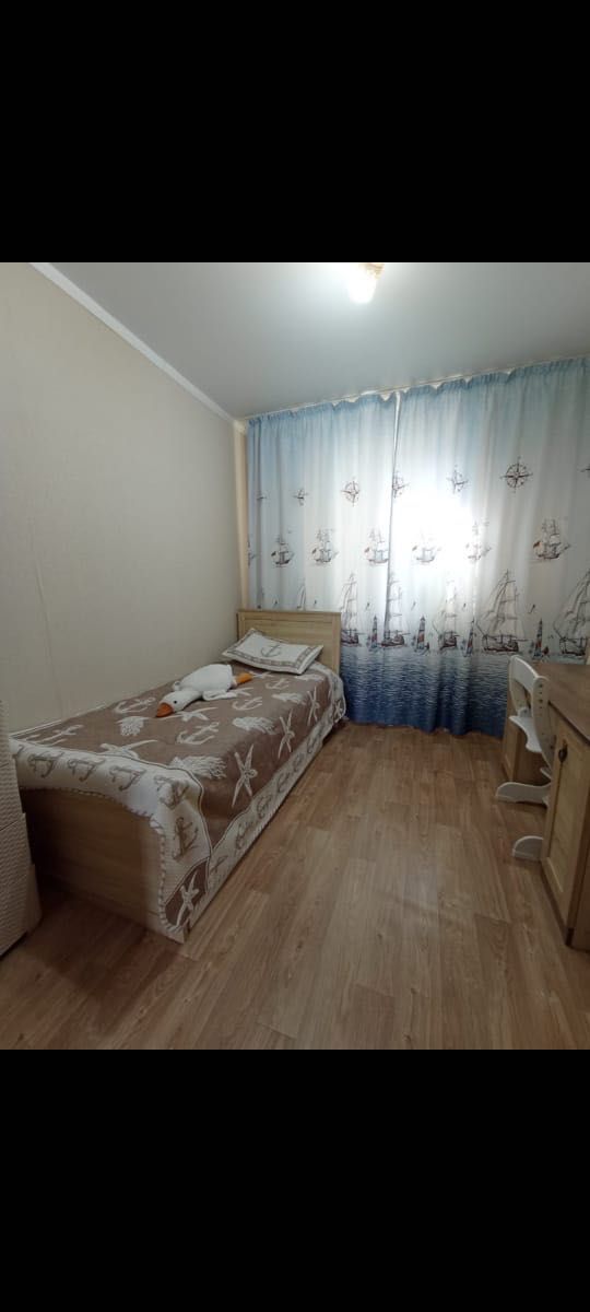 Шкаф стол письменный и кровать с матрасом