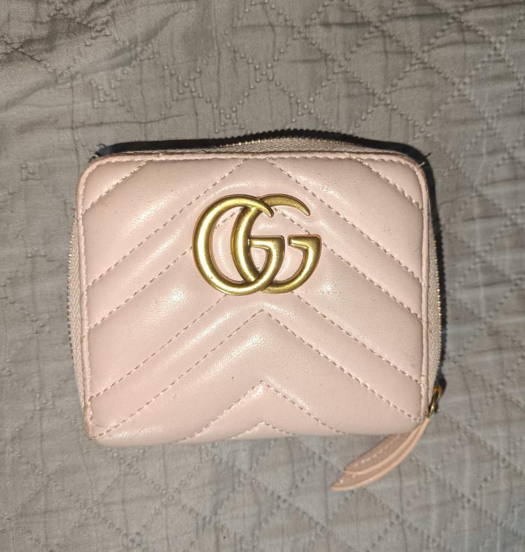 Gucci wallet compact