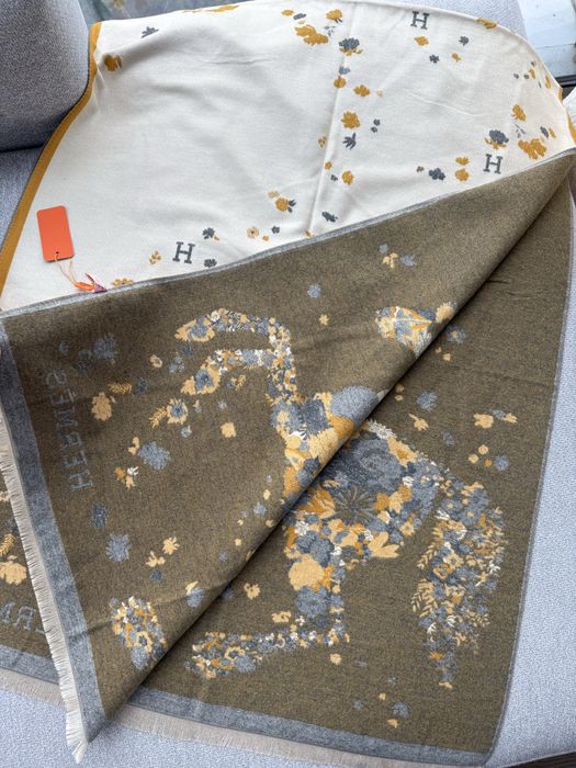 Нови зимни шалове Hermes, Dior, Gucci, Fendi