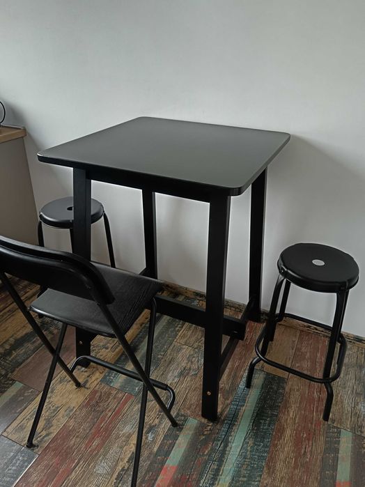 Masă înaltă și 4 scaune Ikea