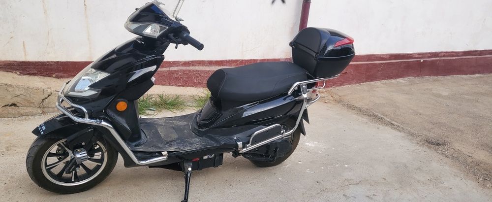 Скутер срочна сотилади