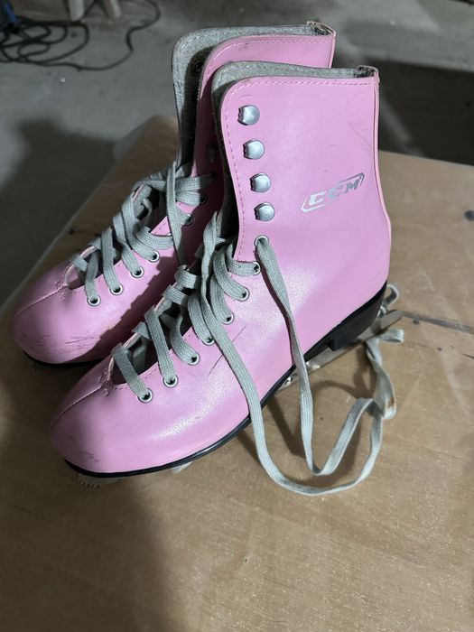 Продам кожанные женские коньки