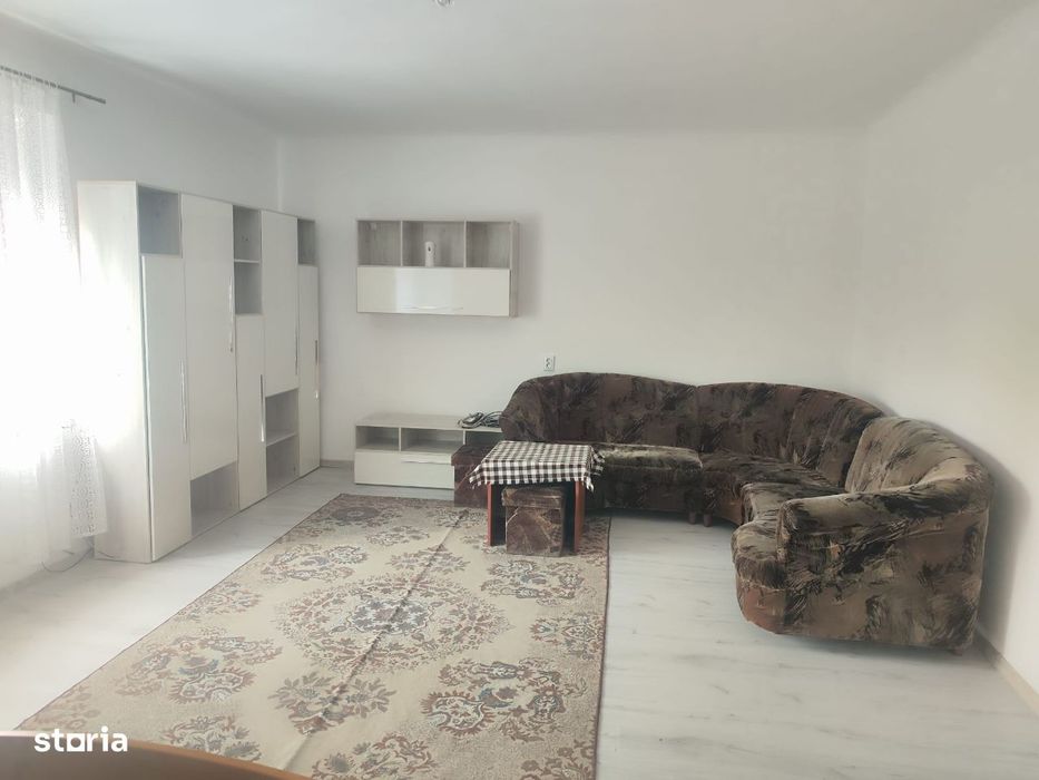 Garsoniera la casa , spatioasa, renovata, terasa, zona Campului