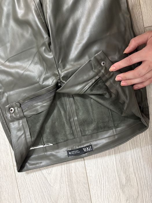 Pantaloni de piele Zara mar S