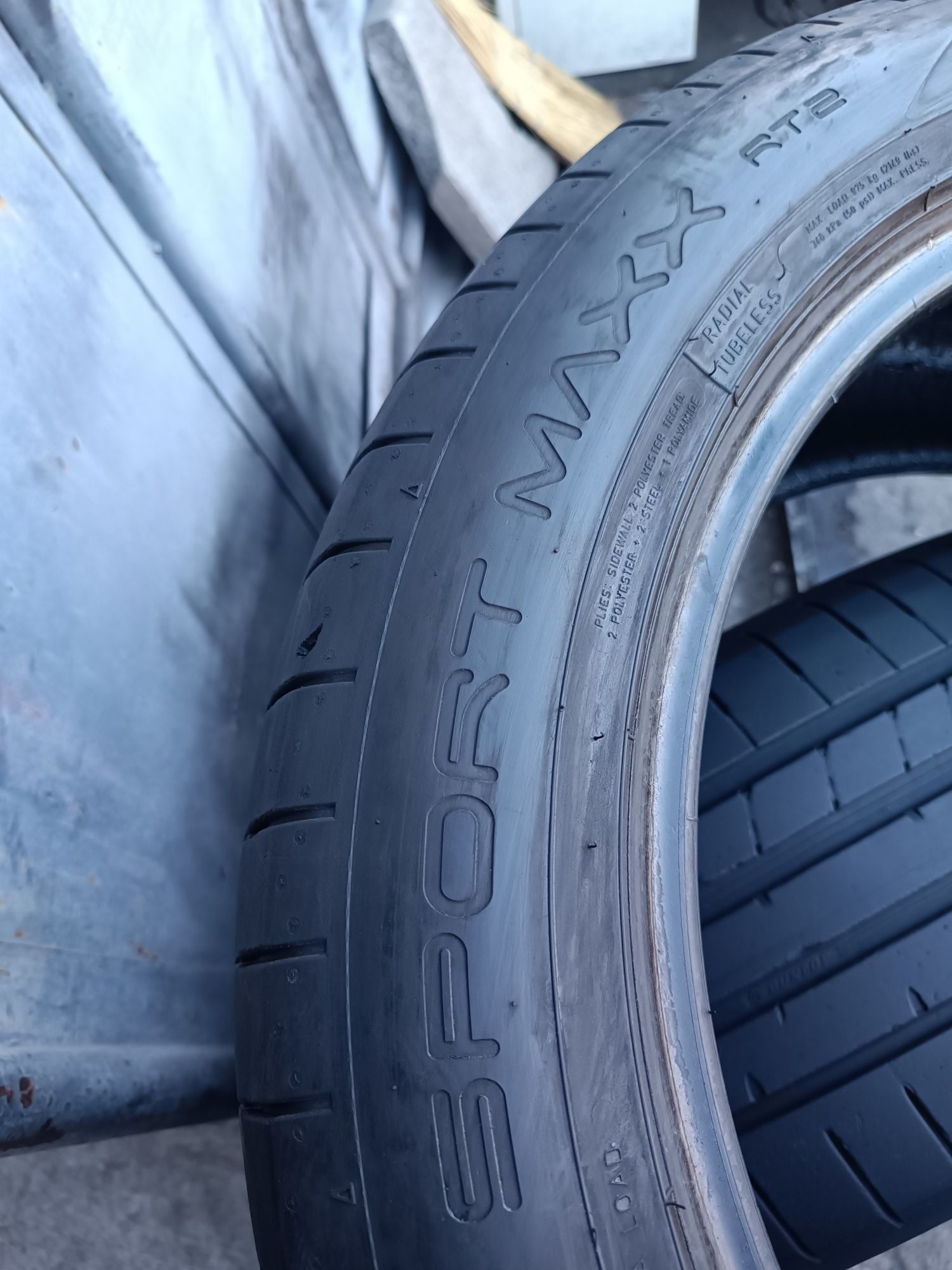 255/50/19 Dunlop