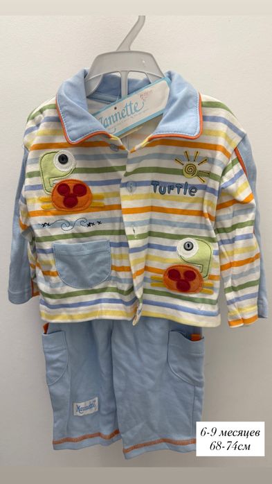 Новый костюм с этикеткой на 6-9 месяцев