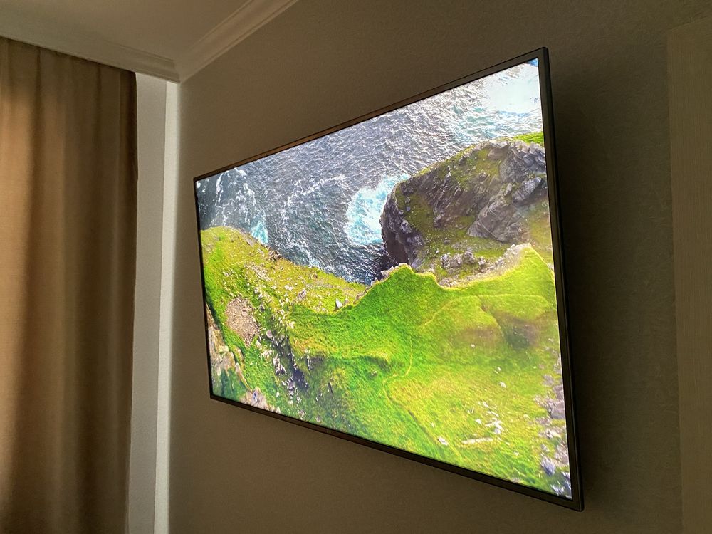 Большой LG SmartTV 65’ 165 см