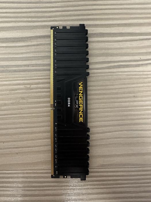 GARANTIE PE VIATA Memorie RAM Corsair Vengeance CL16 8GB DDR4 3200 MHz