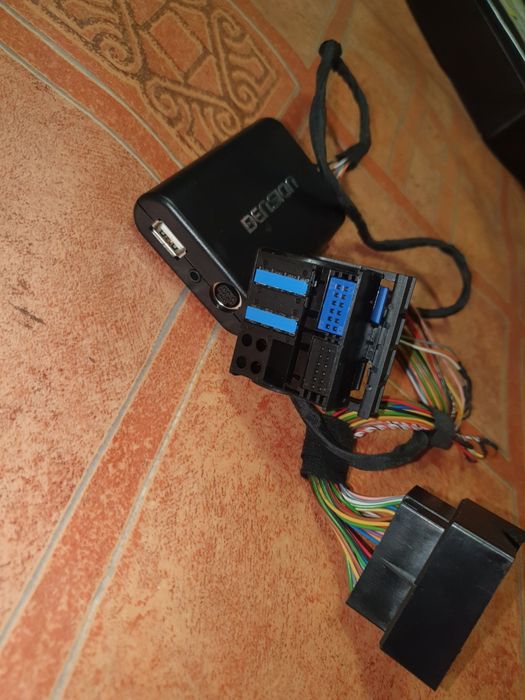 Dension aux/ usb/ ipod ,adaptor pt Rcd 510