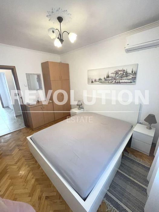 Етаж от къща в района на Бриз!