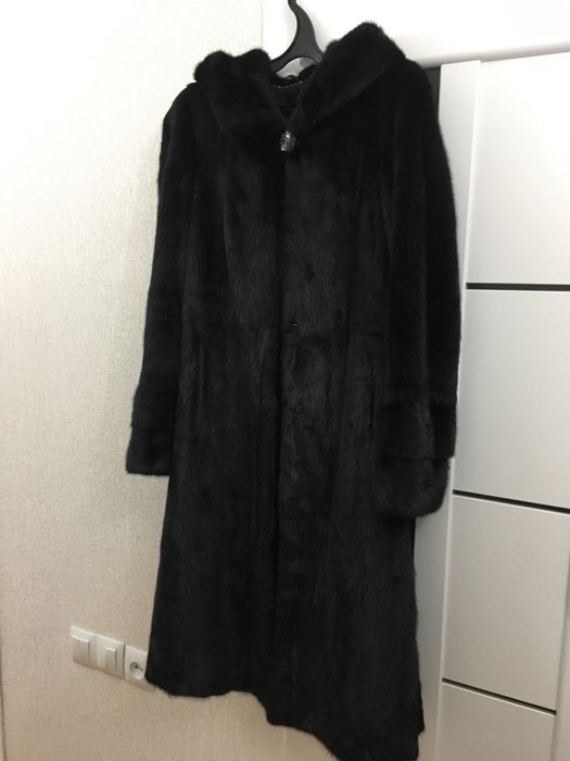 Норковая шуба черного цвета