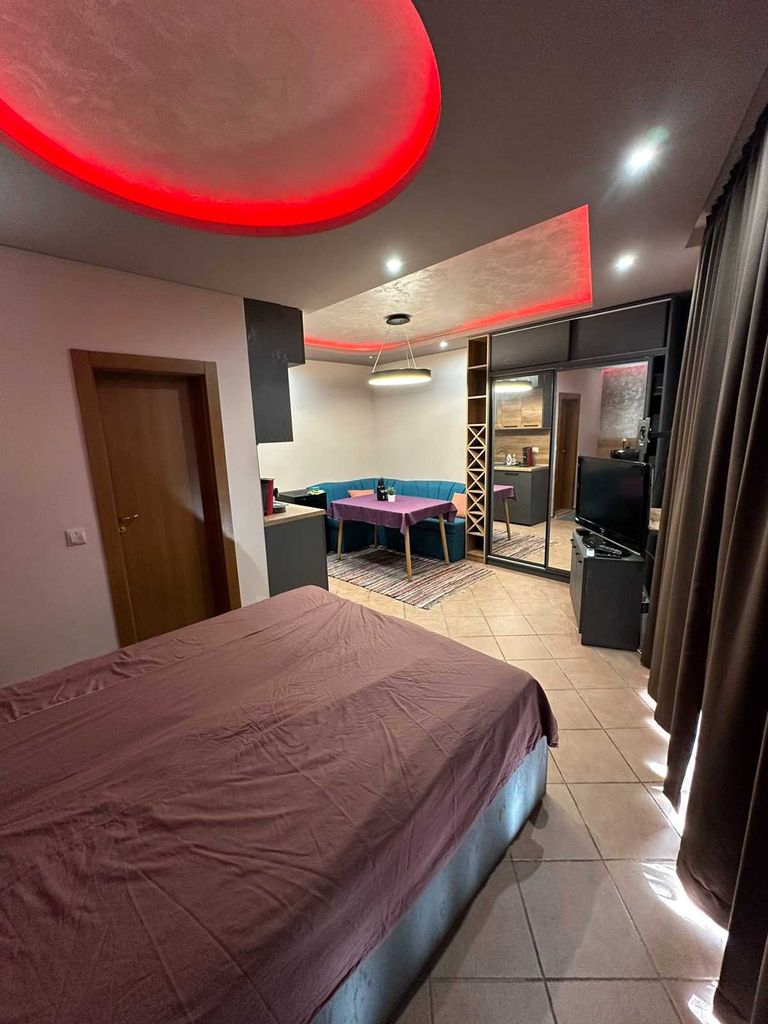 Продава се Едностаен апартамент в Бургас, Център - 42 кв.м за 1310 €/кв.м - Снимка #1