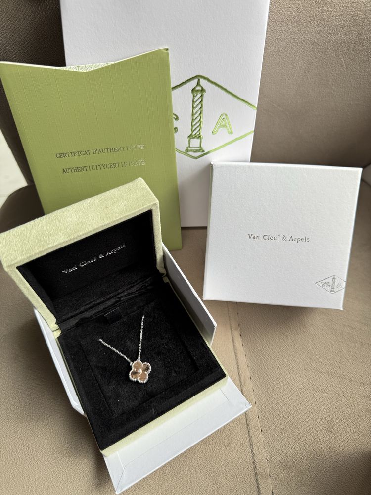 Колие Van Cleef, Chanel, Cartier