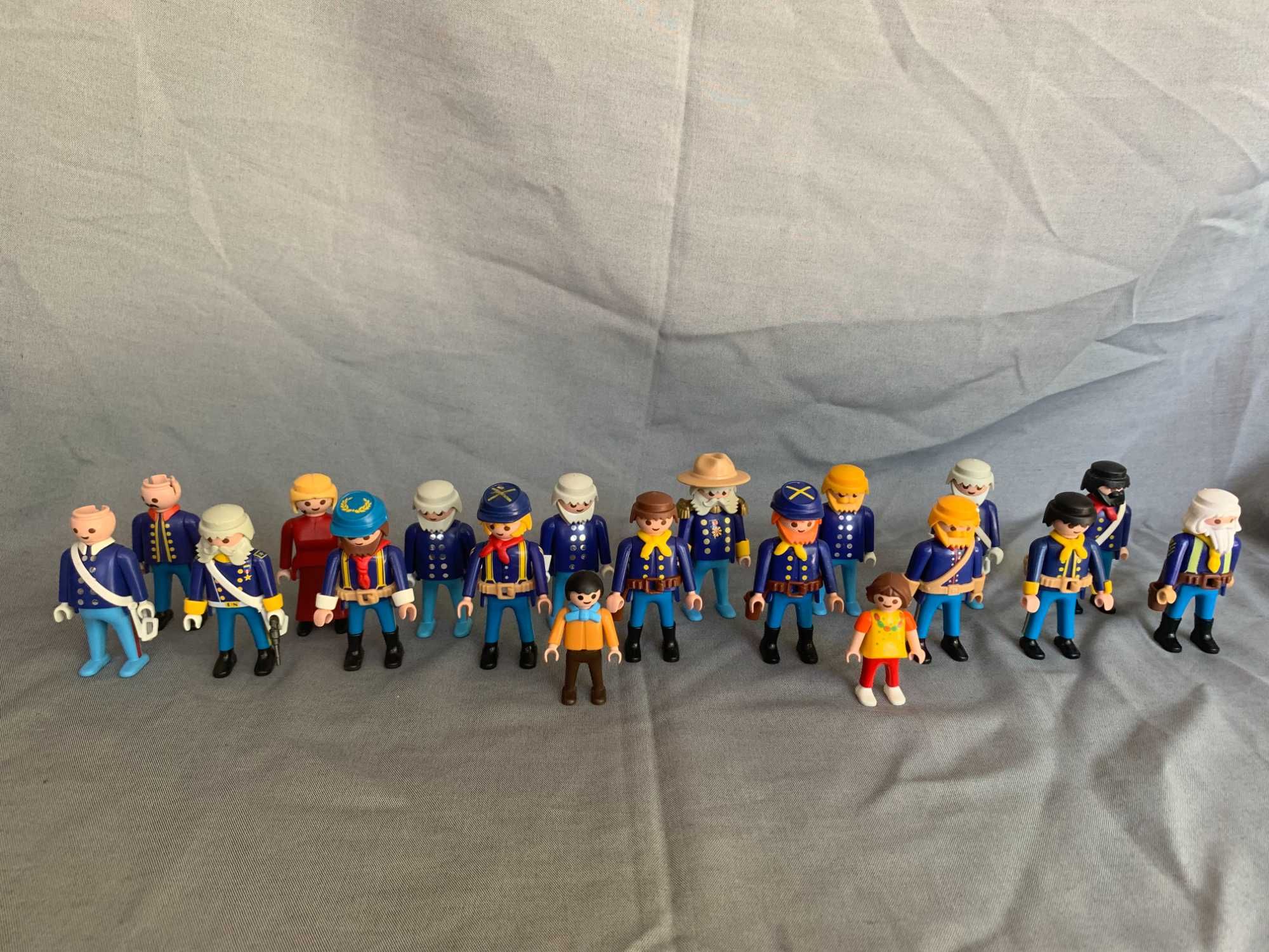 играчки фигурки  Playmobil 19 войници фигурки / geobra
