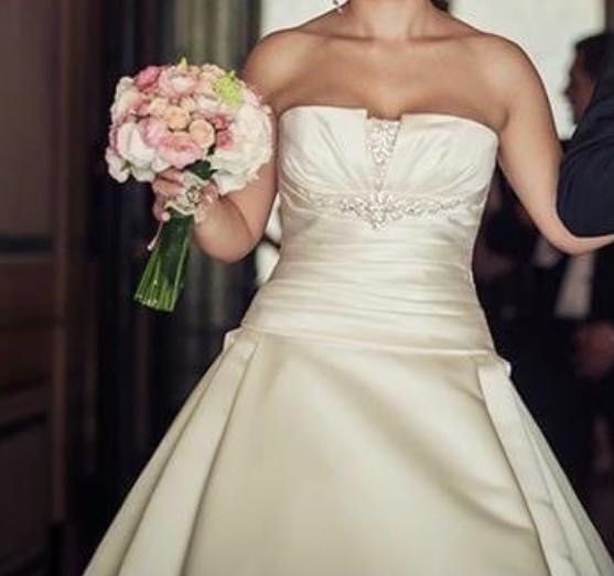 Rochie de mireasa deosebita Pronovias