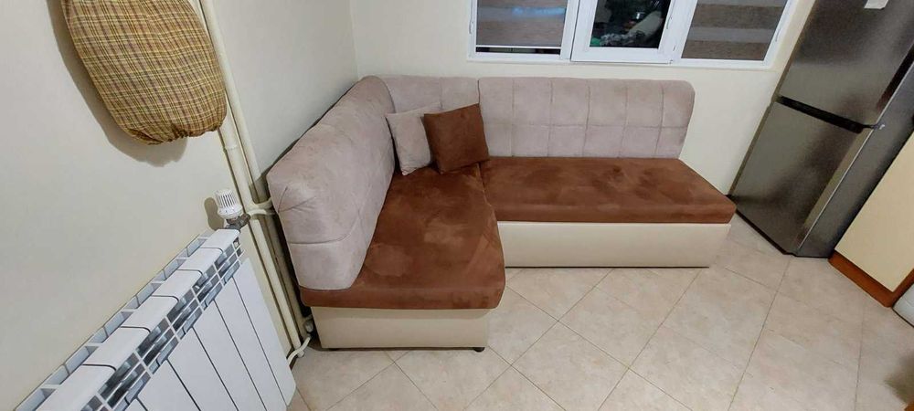 Ъглов диван с функция сън + ракла.