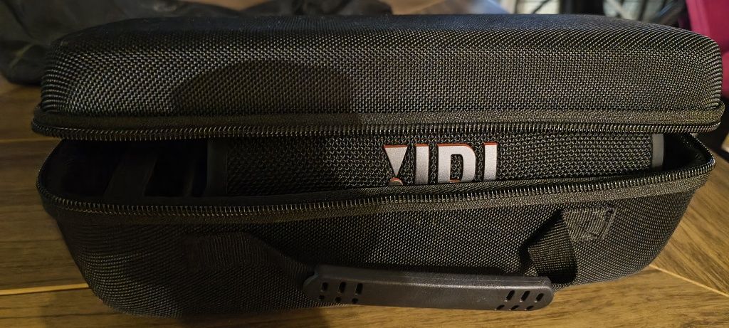 JBL Charge 5 със защитен калъф