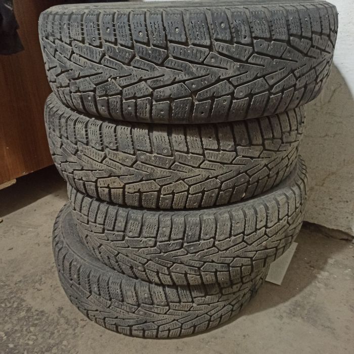 Продам  зимние шины.