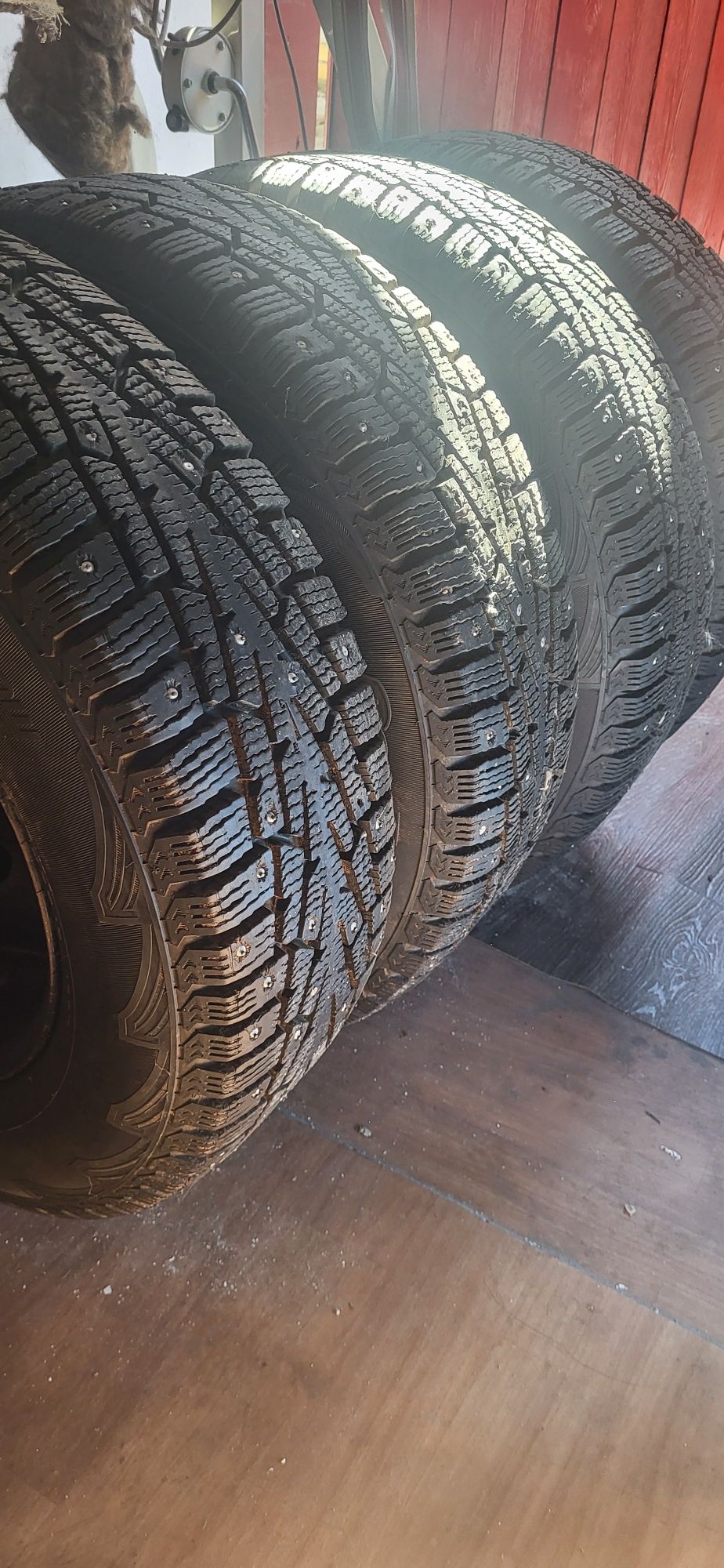 СРОЧНО Продам зимние шины с дисками 205/70 R15