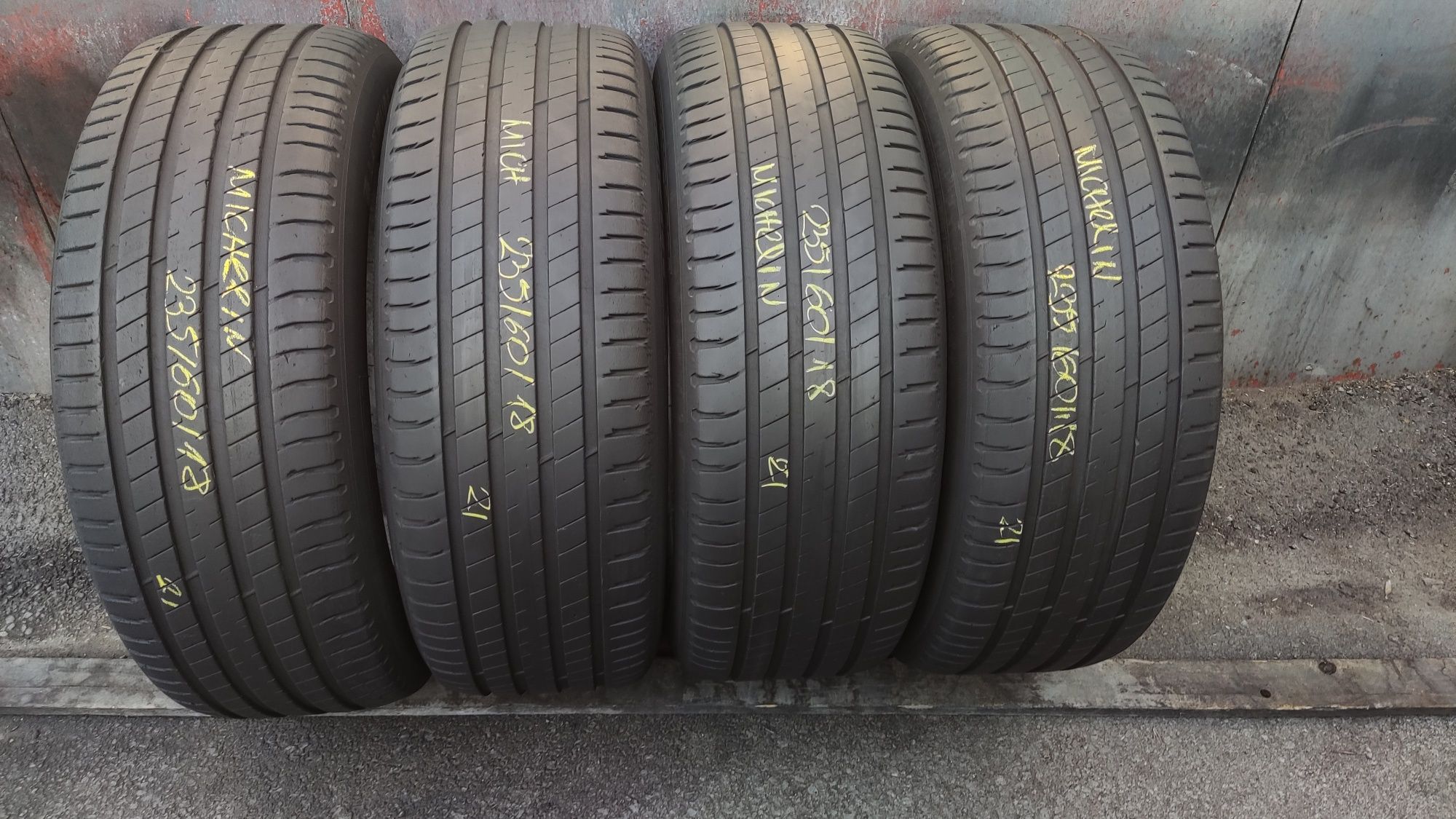 4бр. летни гуми 235/60/18 Michelin Latitude Sport 3
dot21
6.8mm
Добро