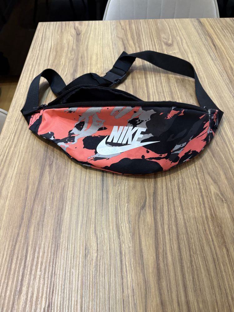 Мъжка чанта на NIKE